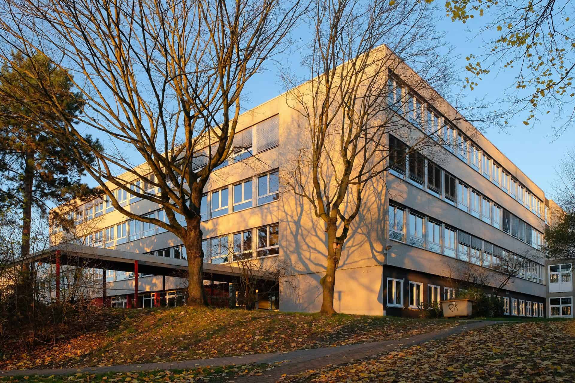 Übergang von der Grundschule Gebaeude 1 scaled
