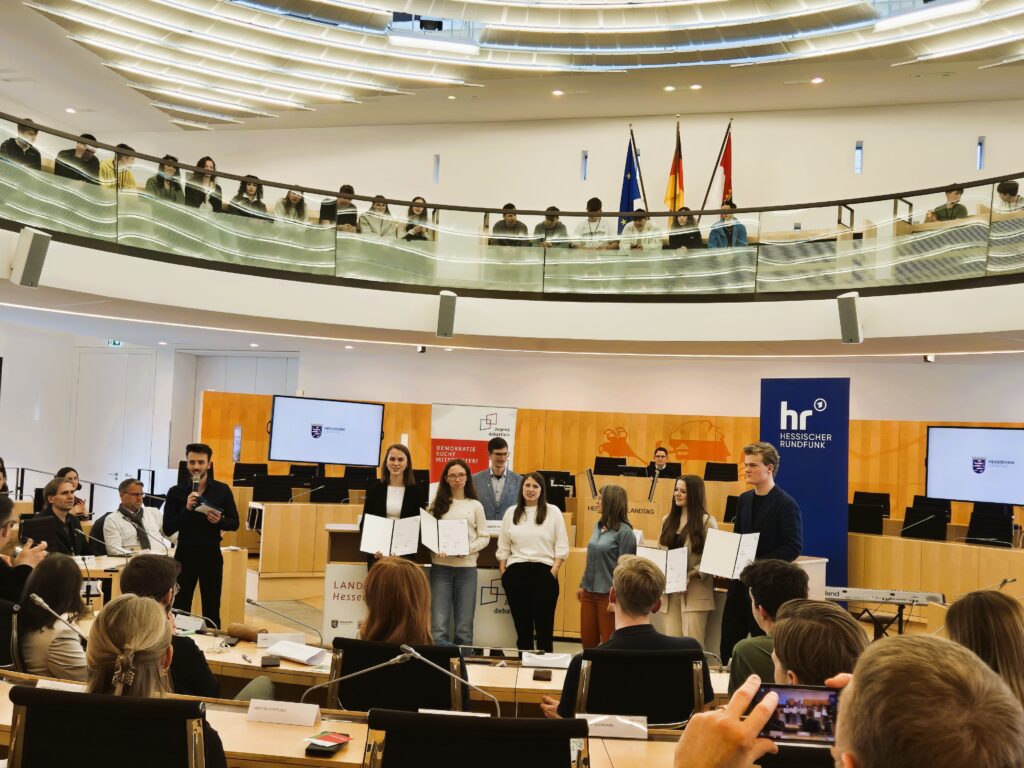 Berlin, ich komme! – 1. Platz für Marius Kümmel im Landesfinale von Jugend debattiert 12 20250402 144447