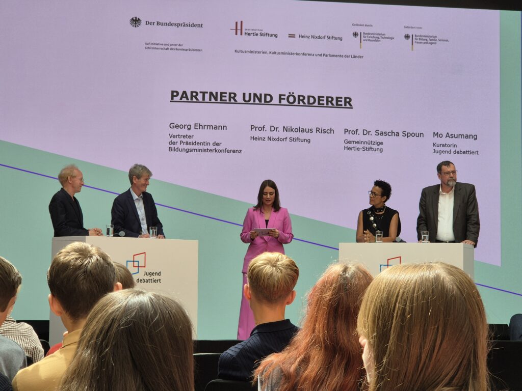 Bundesfinaltage von Jugend debattiert in Berlin - Marius Kümmel unter den besten vier Debattanten Deutschlands 18 20250607 115124
