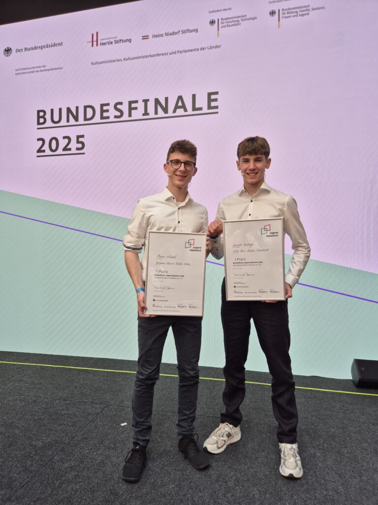 Bundesfinaltage von Jugend debattiert in Berlin - Marius Kümmel unter den besten vier Debattanten Deutschlands 9 3.und 4. Platz fuer die hessischen Bundesfinalteilnehmer