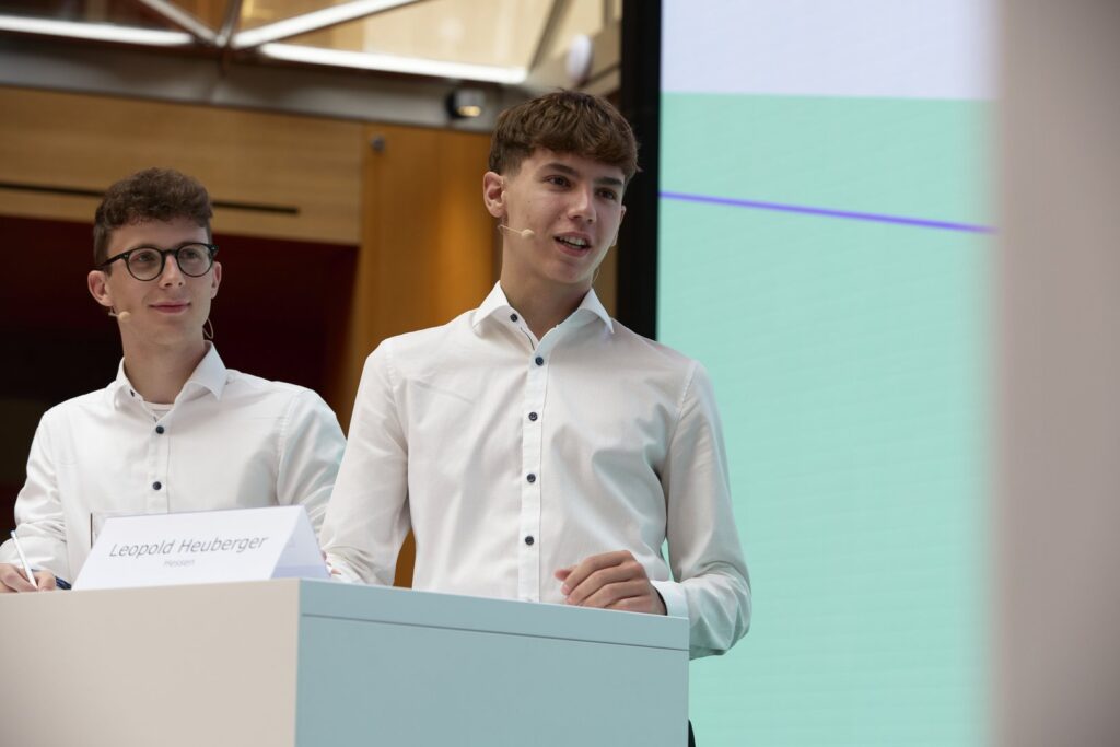 Bundesfinaltage von Jugend debattiert in Berlin - Marius Kümmel unter den besten vier Debattanten Deutschlands 5 Beide hessischen Landessieger im Bundesfinale