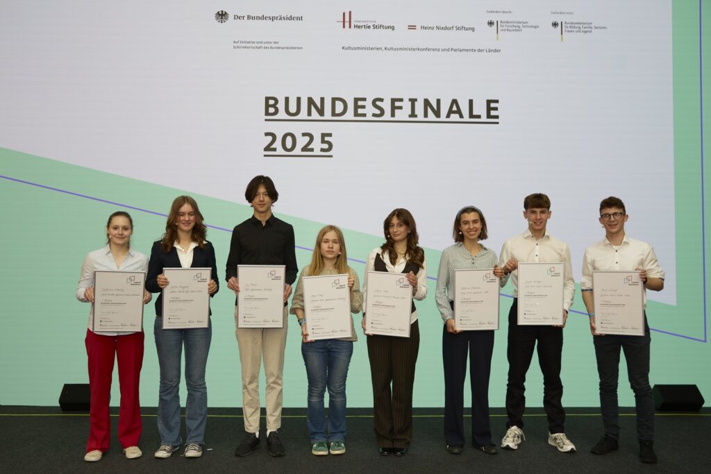 Bundesfinaltage von Jugend debattiert in Berlin - Marius Kümmel unter den besten vier Debattanten Deutschlands 21 Bundesfinalteilnehmer beider Altersgruppen