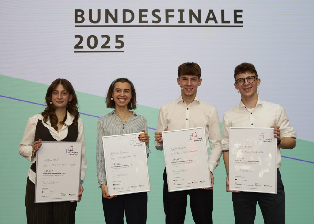 Bundesfinaltage von Jugend debattiert in Berlin - Marius Kümmel unter den besten vier Debattanten Deutschlands 14 Bundesfinalteilnehmer der Sek. II