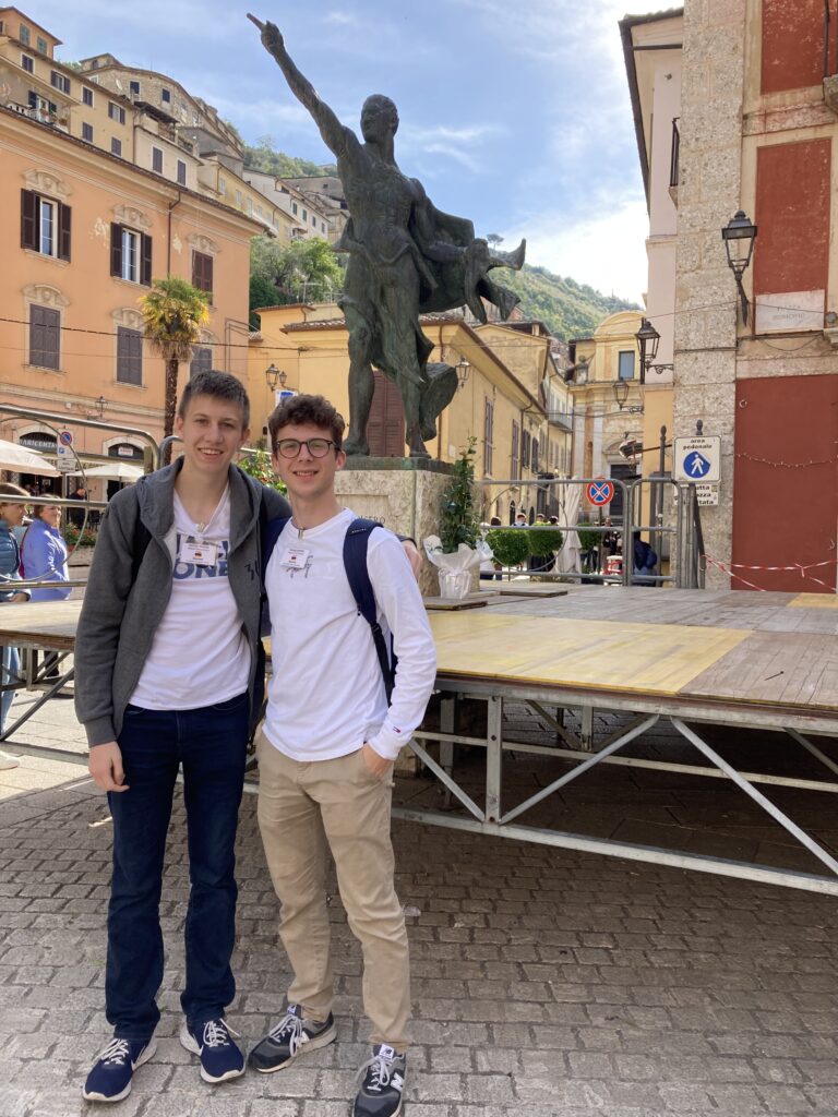 Samuel Manger und Marius Kümmel bei Cicero-Wettbewerb in Apino 2 Foto Arpino Samuel und Marius