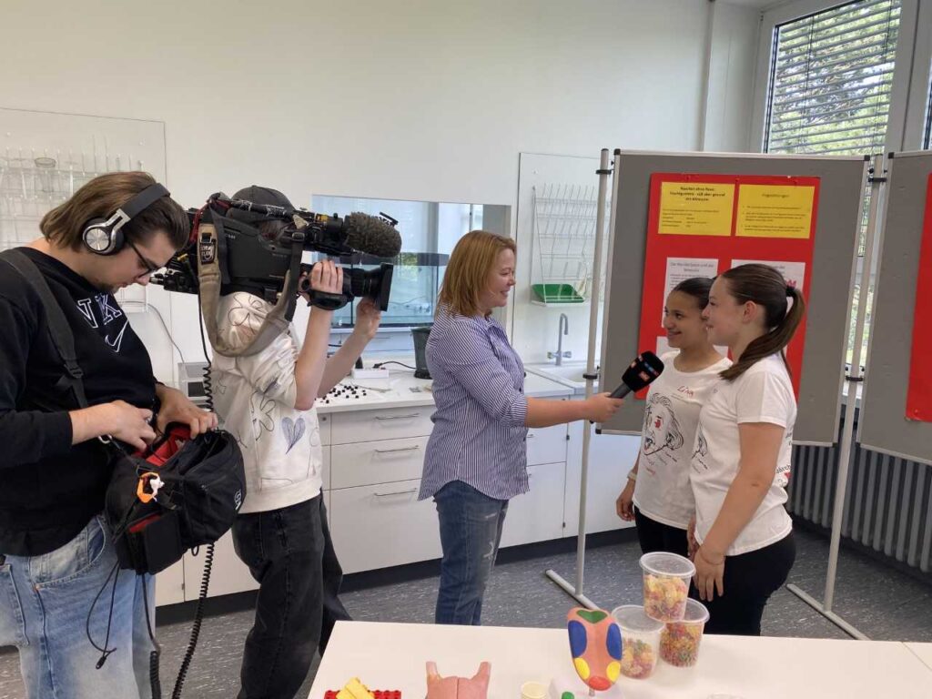Jugend forscht-Siegerinnen von RTL interviewt 1 RTL Interview Jugend forscht2