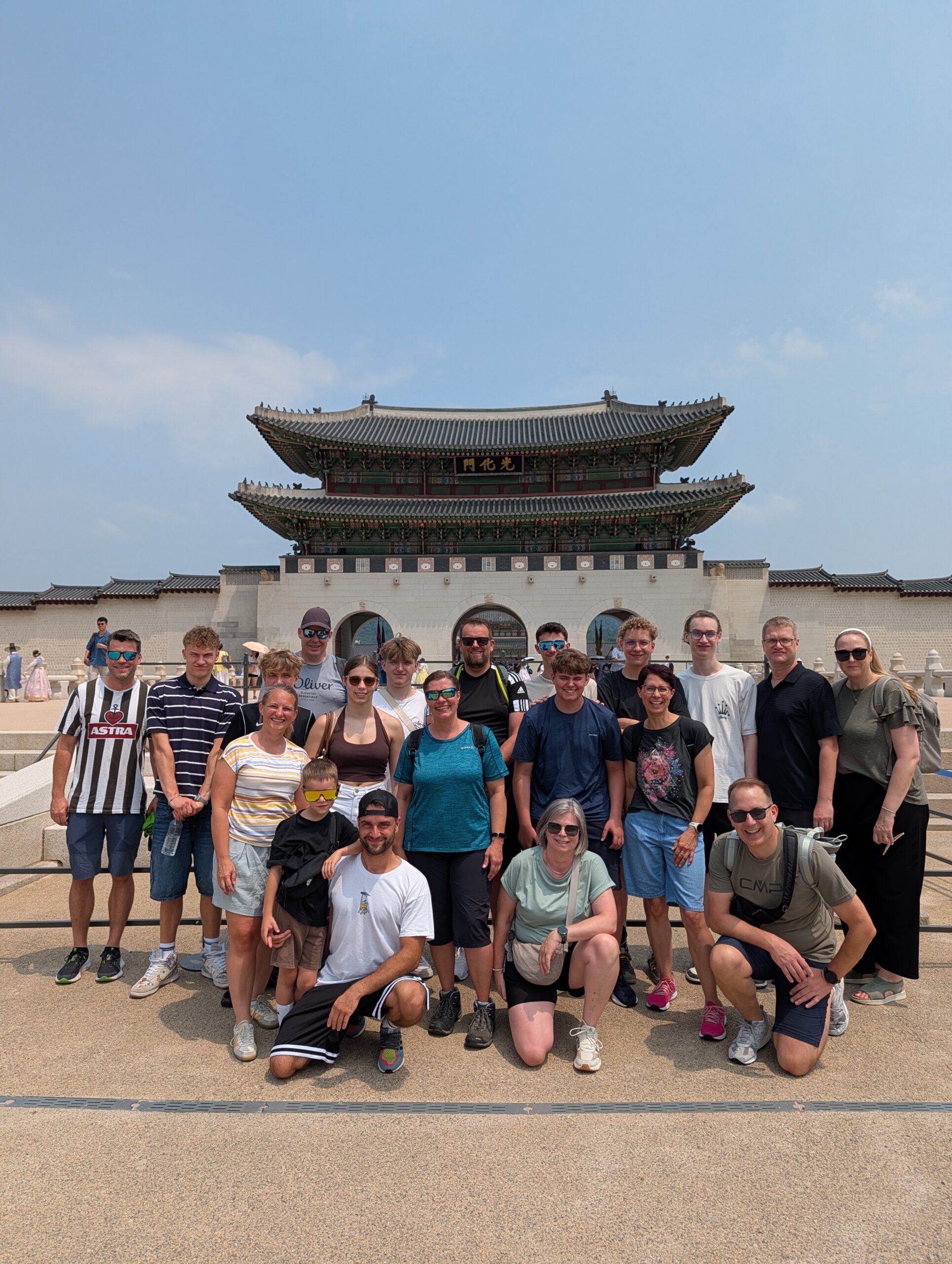 3 Seoul Gruppenfoto Gyeongbokgung Palast scaled